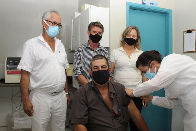 Prefeitura de Perdizes inicia vacinação contra Covid-19.